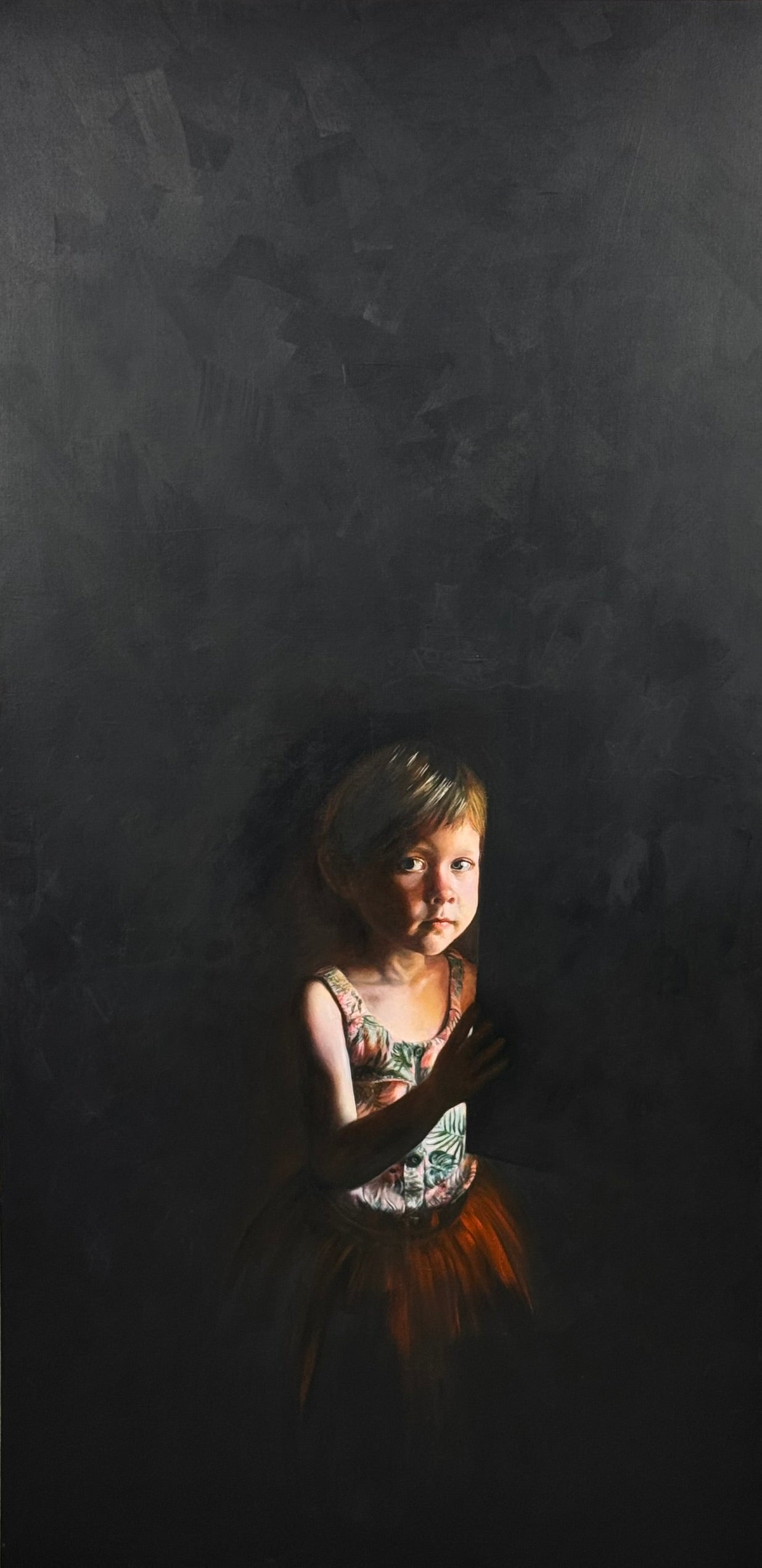 "Augenhöhe" von Tatjana Kpunkt, eine Detailaufnahme des künstlerischen Werks. Ein Porträt, lebensgroß von der Tochter der Künstlerin, aus der Serie "Subtext" von Tatjana Kpunkt.